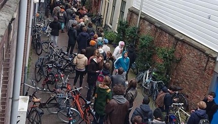 В Нидерландах стоят огромные очереди за марихуаной