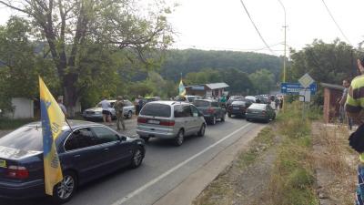 На Закарпатье блокируют границу со Словакией