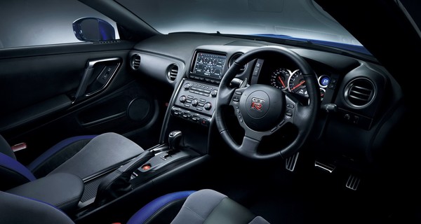 Nissan впервые продемонстрировал возможности нового суперкара GT-R 2012