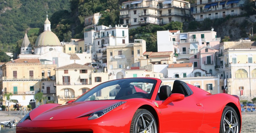 Шикарный тест-драйв роскошного Ferrari 458 Spider по-женски