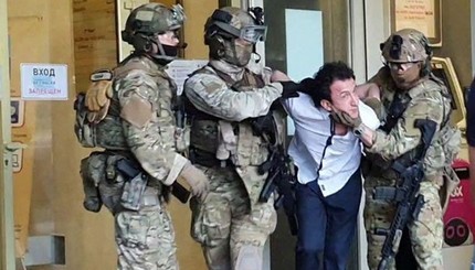 Террориста, захватившего отделение банка в Шевченковском районе, задержали