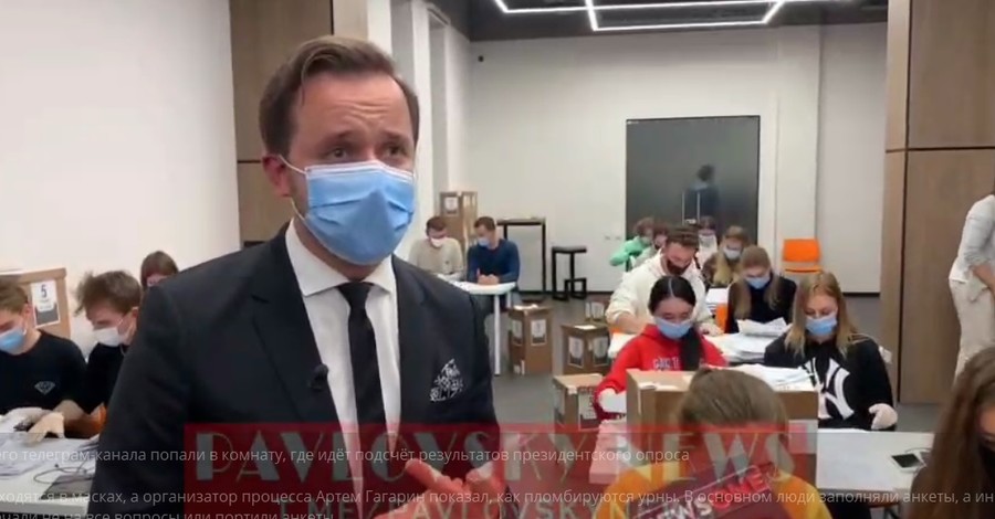 Волонтеры подсчитывают результаты президентского опроса