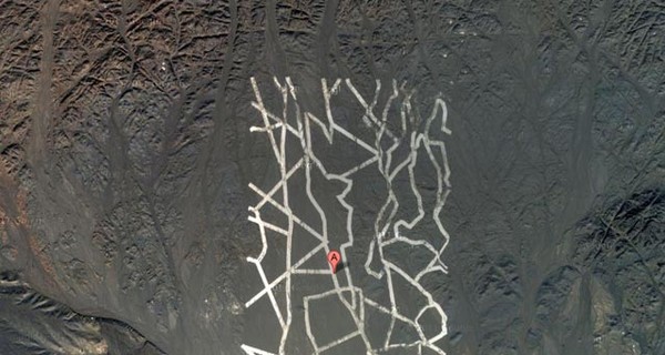 Google Maps обнаружил загадочные гигантские объекты  в пустыне