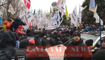 На Майдане начались столкновения ФОПов и полиции