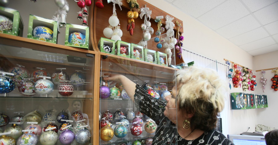 В магазины Новый год уже пришел