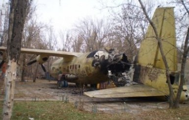 В центральном парке Луганска сгорел самолет
