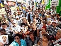 Под Лукьяновским СИЗО собрались две тысячи человек 