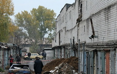 Пострадавшим от оползня восстановят гаражи, но не компенсируют потерю машины 