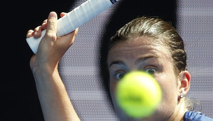На чемпионате Австралии по теннису спортсмены веселили зрителей гримасами