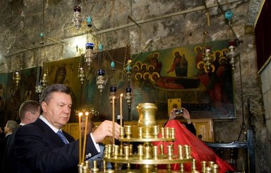 Янукович получил орден Святого Гроба Господня