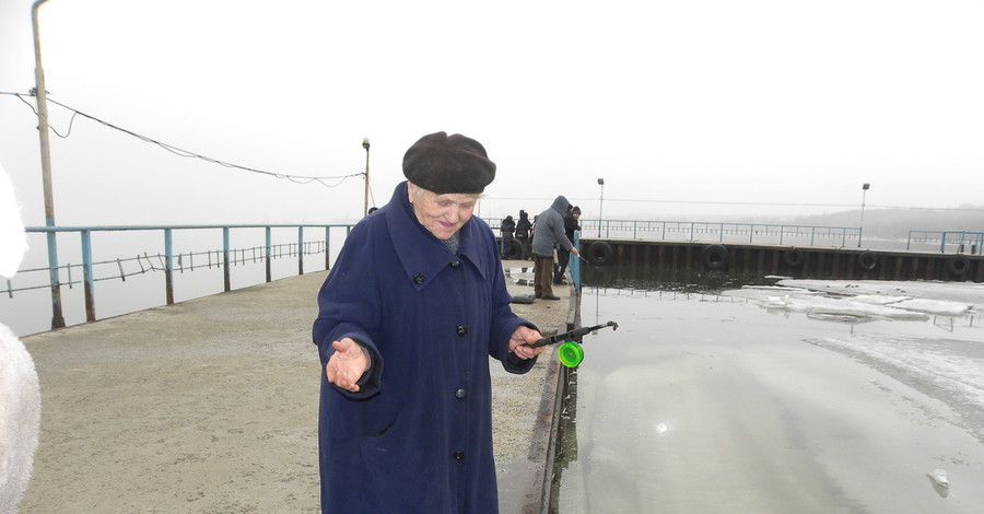 Тонкий лед заготовил ловушки для беспечных рыбаков