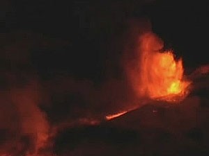 На Гавайях началось извержение самого активного вулкана в мире
