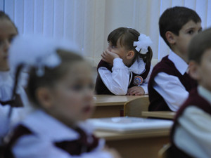 4-летняя девочка упала со второго этажа школы