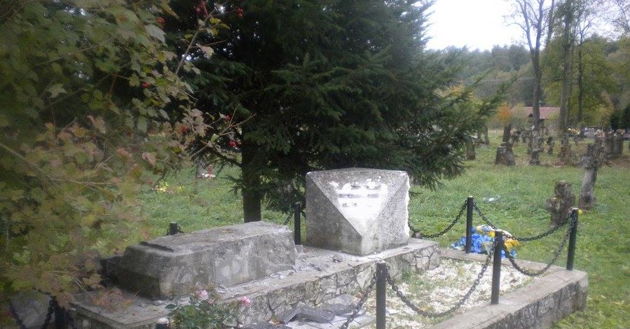В Польше хулиганы уничтожили памятник воинам УПА