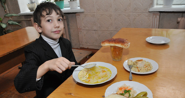 Из меню запорожских школьников исключат яйца и печень