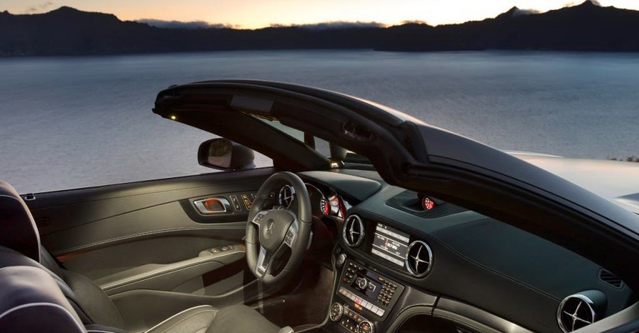 Опубликованы первые официальные снимки нового поколения Mercedes-Benz SL