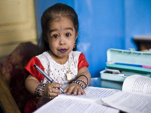 Самой маленькой женщиной в мире признана индианка