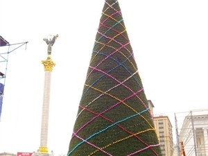 Глава Киева предлагает пожертвовать елкой
