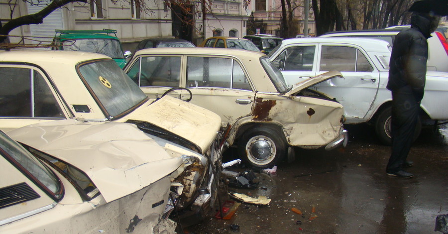 Масштабное ДТП в Одессе: джип на скорости протаранил семь машин