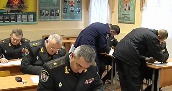 Украинских генералов посадили за парты, сдавать английский