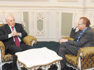 В беседе с американским журналистом Ларри Кингом Азаров рассказал о своем отношении к Тимошенко