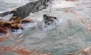 Около острова Сахалин затонуло судно. Первых погибших уже достали из воды 