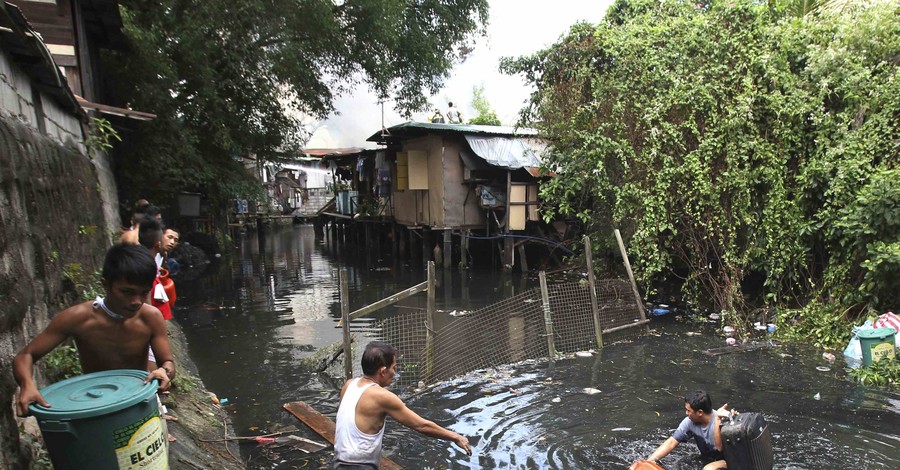Жертвы тайфуна на Филиппинах: 1,5 тысяч человек погибли, 108 тысяч - остались на улице