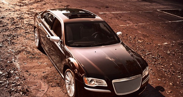 Новая модификация роскошного седана 2012 Chrysler 300C скоро поступит в продажу