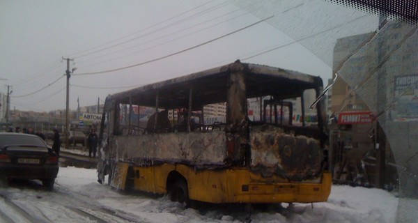 На Котовского горела маршрутка: что бы выбраться, пассажиры выбивали окна