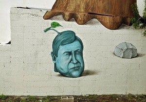 На доме в Майями нарисовали голову Януковича