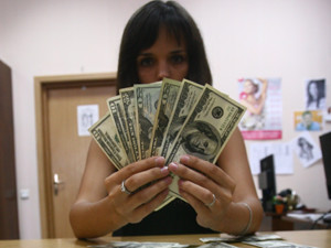 Экономический прогноз-2012: Ставки упадут, а доллар подорожает