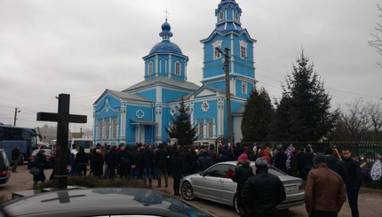 Похороны застреленного 17-летнего парня во время ночной погони 