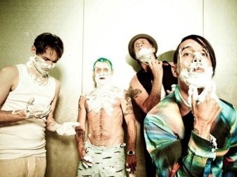 Red Hot Chili Peppers перенесли свой тур: вокалист группы травмировался