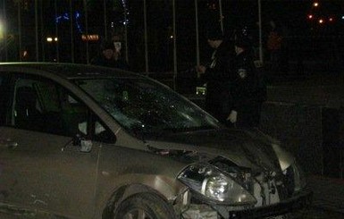 У водителя, сбившего людей на площади в Луганске, нашли два шприца