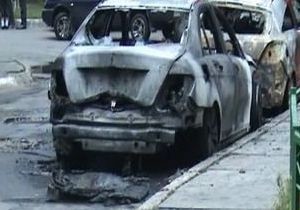 В Запорожье возле банка сгорели автомобили должников