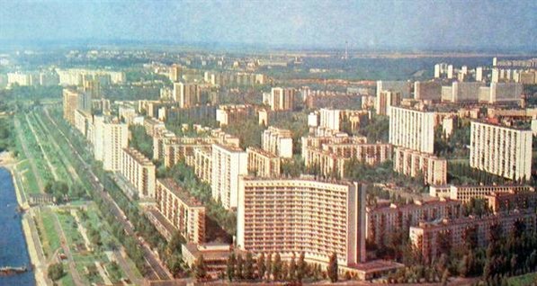 Киев времен СССР – разноцветные авто, зеленые улицы и самые красивые салюты
