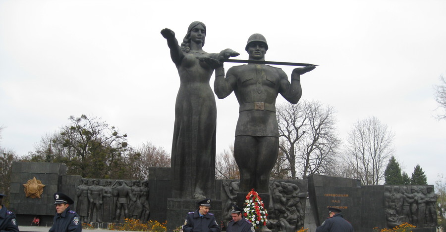 Во Львове суд не разрешил демонтировать Монумент Славы 