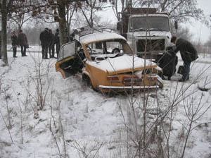 В аварии на Днепропетровщине погибли трое людей