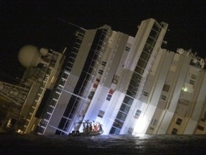 Число жертв крушения Costa Concordia выросло до 12 человек