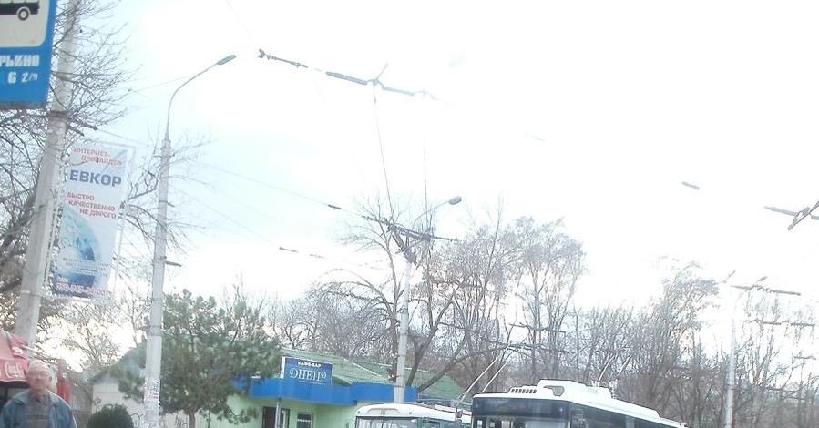Непогода парализовала движение троллейбусов в Симферополе