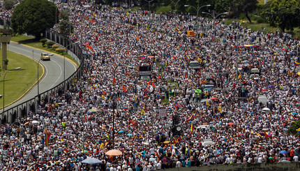 В Венесуэле проходит массовый митинг против президента страны