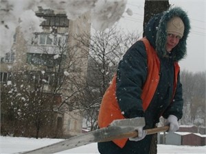 В столице убирать снег заставят студентов и солдат
