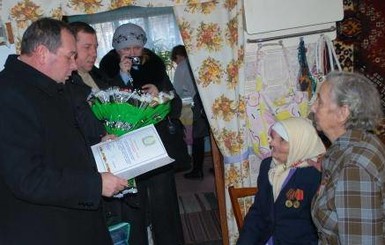 100-летняя жительница Полтавщины читает без очков и чистит снег быстрее внуков