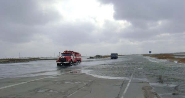 На Херсонщине море затопило дорогу