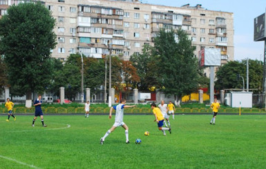 Украинцы изобрели футбол с двумя мячами 