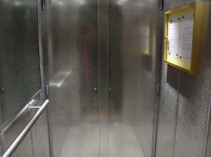Половина киевских лифтов могут сорваться в любой момент