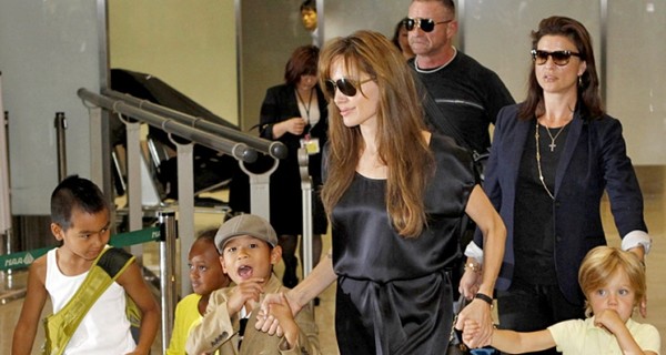 Анджелина Джоли снова ждет двойню