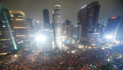 В Южной Корее массовый бунт за отставку президента
