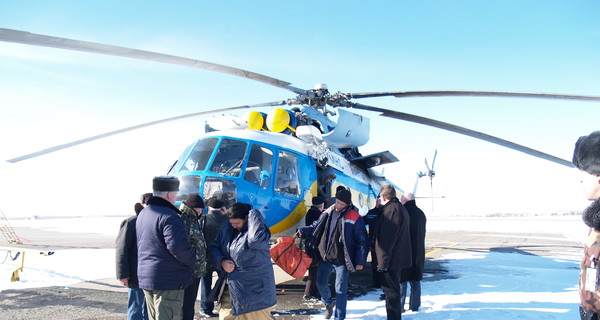 Российских моряков с горящего в Крыму сухогруза спасали вертолет и ледокол