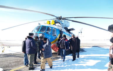 Российских моряков с горящего в Крыму сухогруза спасали вертолет и ледокол